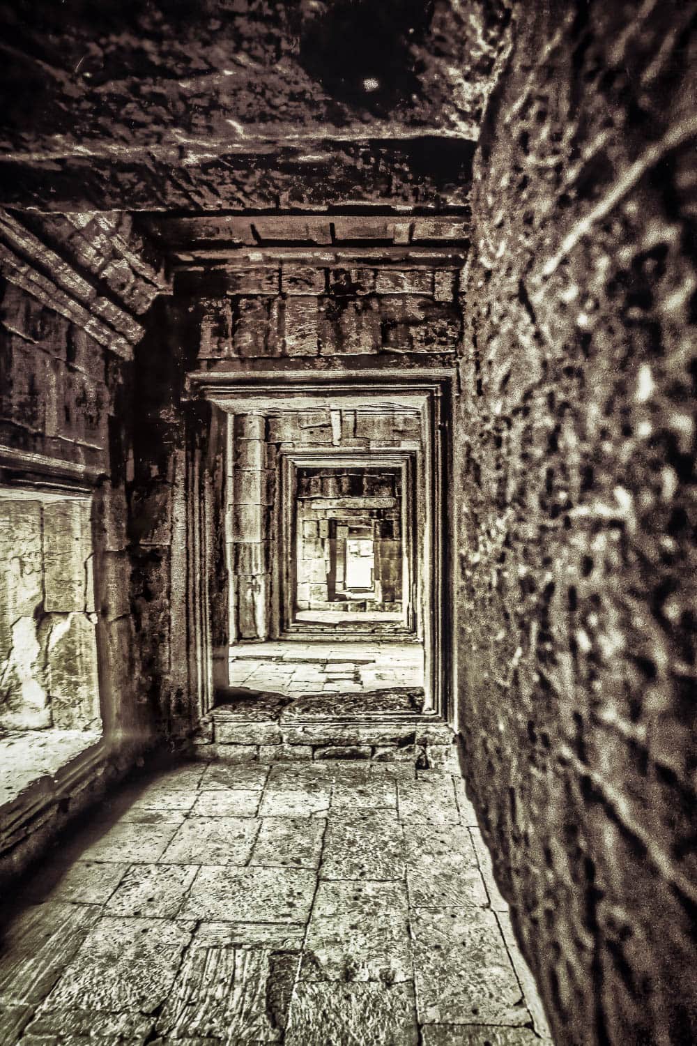 A corridor in one of the temples of the Angkor Wat complex processed in Skylum Luminar 4